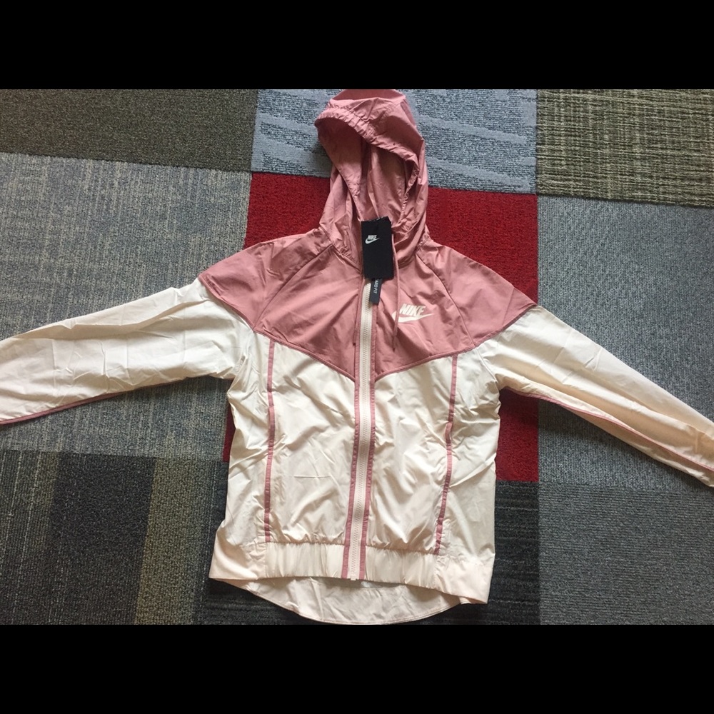 Nike windrunner jacket women size XS NWT